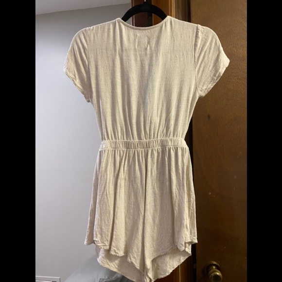 Princess Polly Ragnar Tie-Front Romper in Beige (Size 4) - Picture 6 of 6
